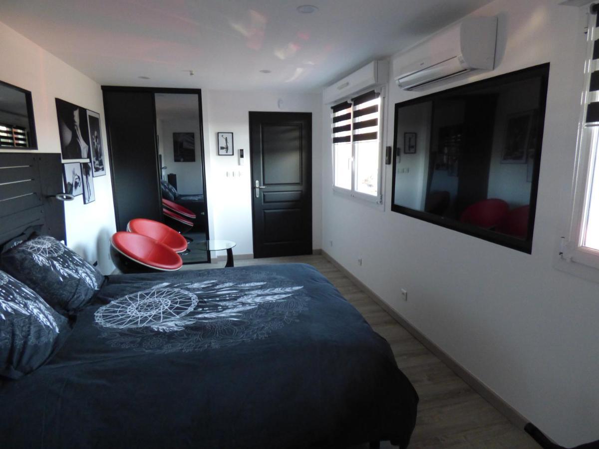 La Colline Aux Yeux Doubs Bed & Breakfast โบม-เลส์-ดามส์ ภายนอก รูปภาพ