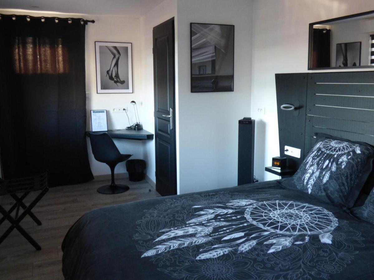 La Colline Aux Yeux Doubs Bed & Breakfast โบม-เลส์-ดามส์ ภายนอก รูปภาพ