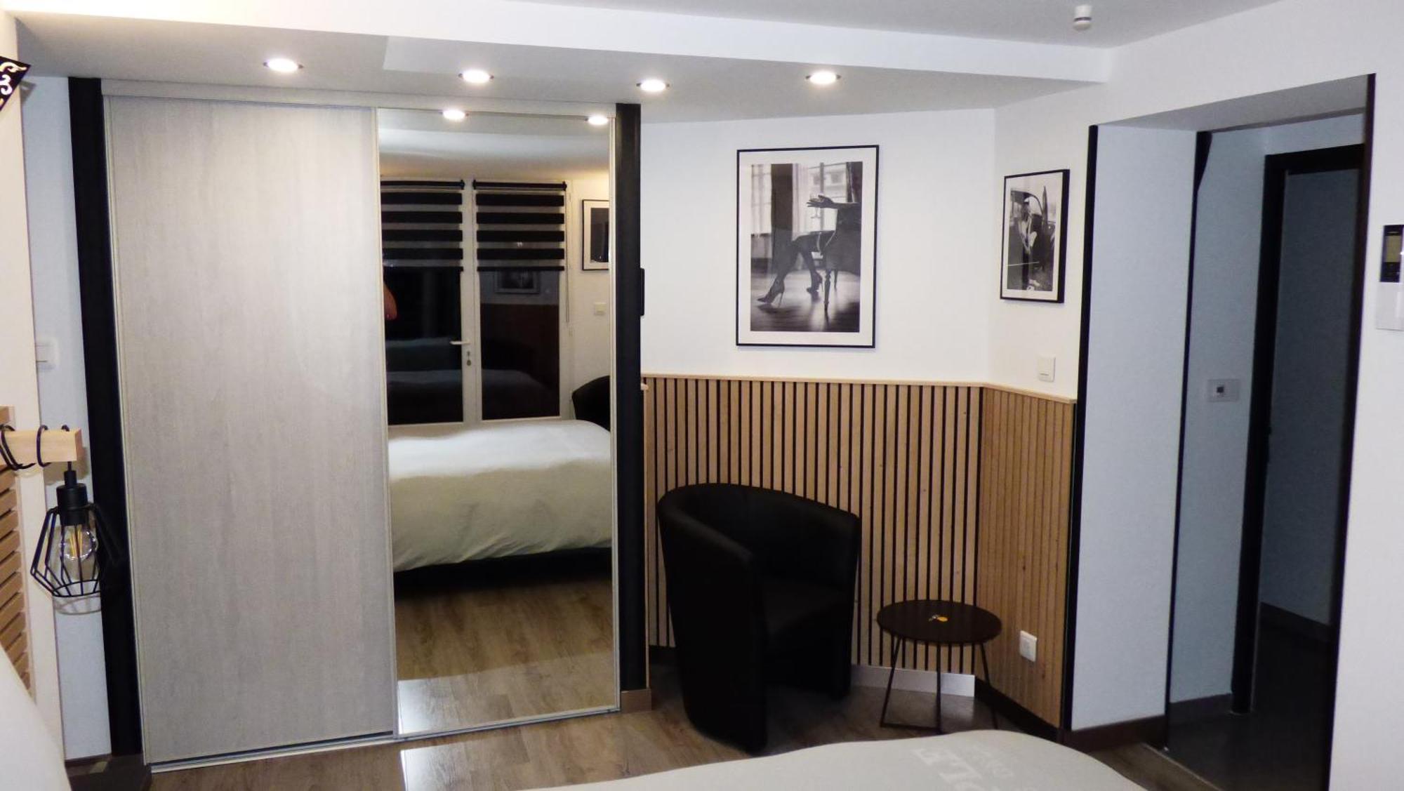 La Colline Aux Yeux Doubs Bed & Breakfast โบม-เลส์-ดามส์ ภายนอก รูปภาพ