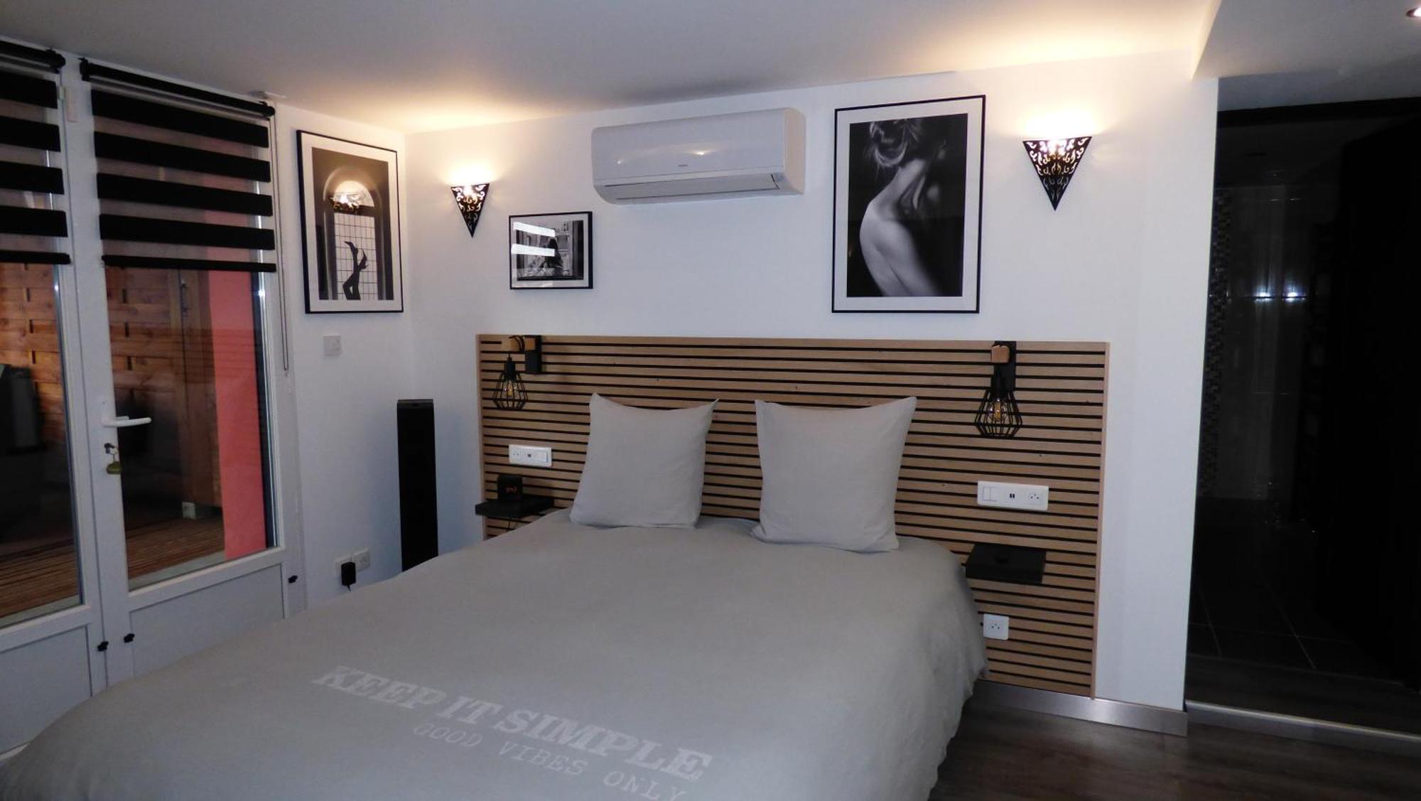 La Colline Aux Yeux Doubs Bed & Breakfast โบม-เลส์-ดามส์ ภายนอก รูปภาพ