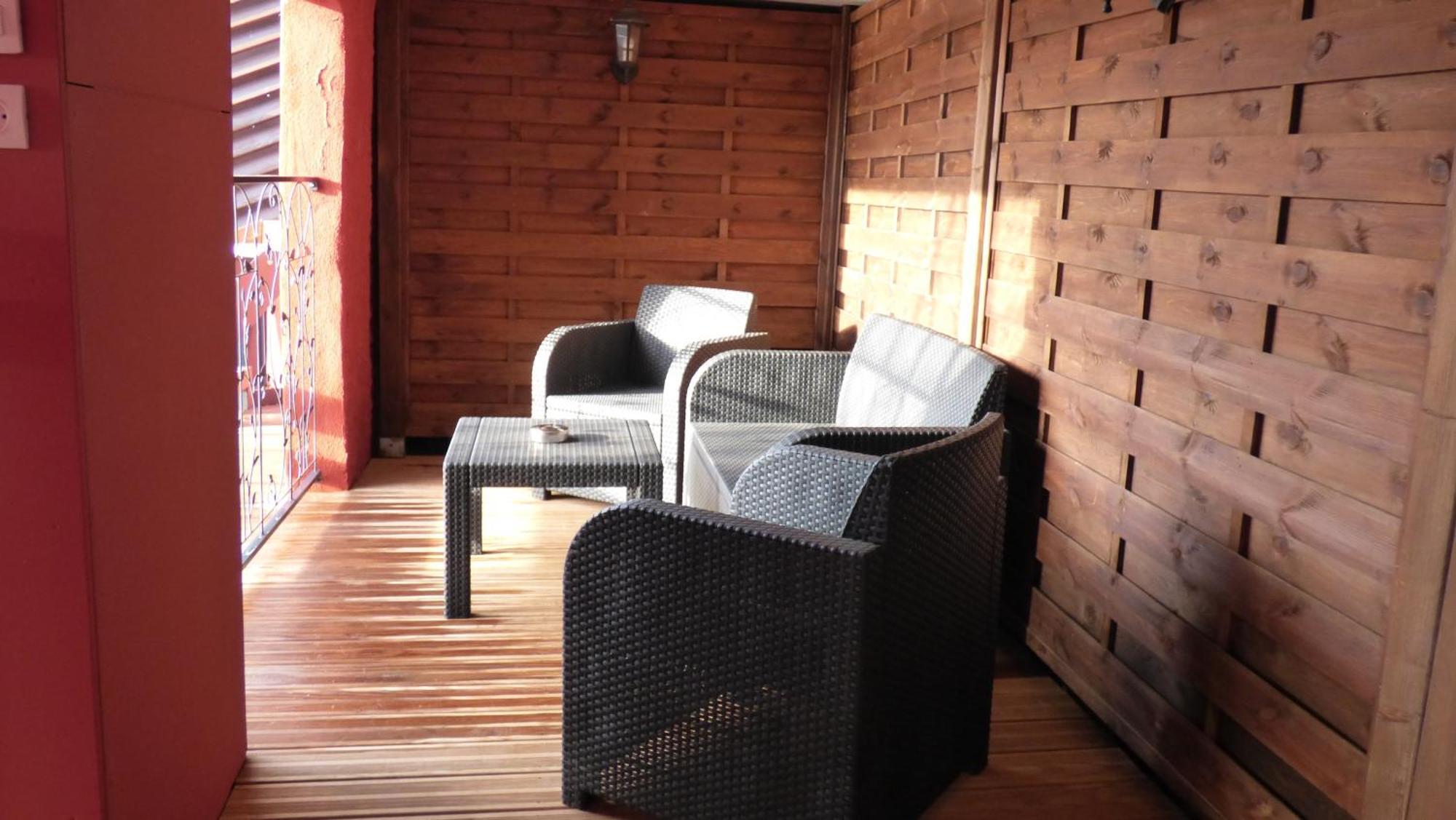 La Colline Aux Yeux Doubs Bed & Breakfast โบม-เลส์-ดามส์ ภายนอก รูปภาพ