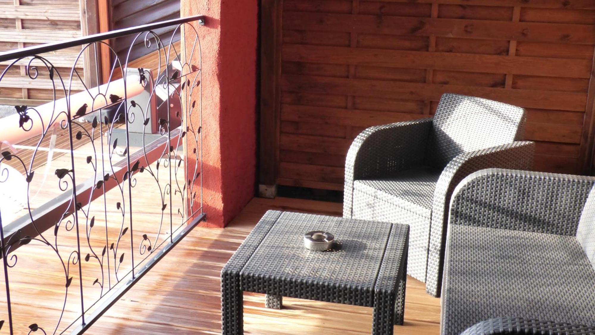 La Colline Aux Yeux Doubs Bed & Breakfast โบม-เลส์-ดามส์ ภายนอก รูปภาพ