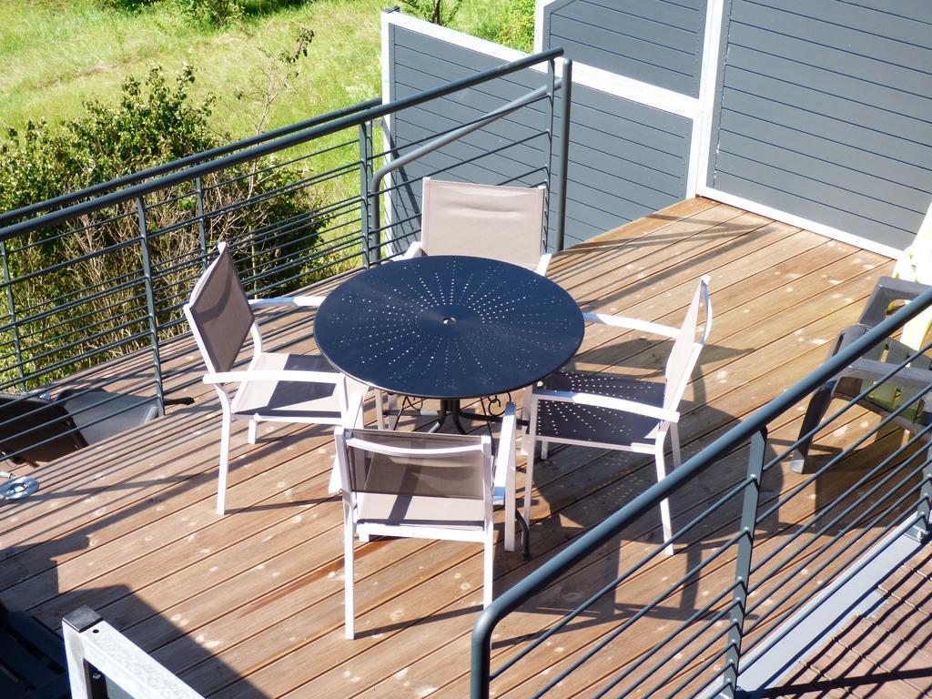 La Colline Aux Yeux Doubs Bed & Breakfast โบม-เลส์-ดามส์ ภายนอก รูปภาพ
