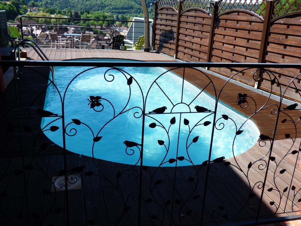 La Colline Aux Yeux Doubs Bed & Breakfast โบม-เลส์-ดามส์ ภายนอก รูปภาพ