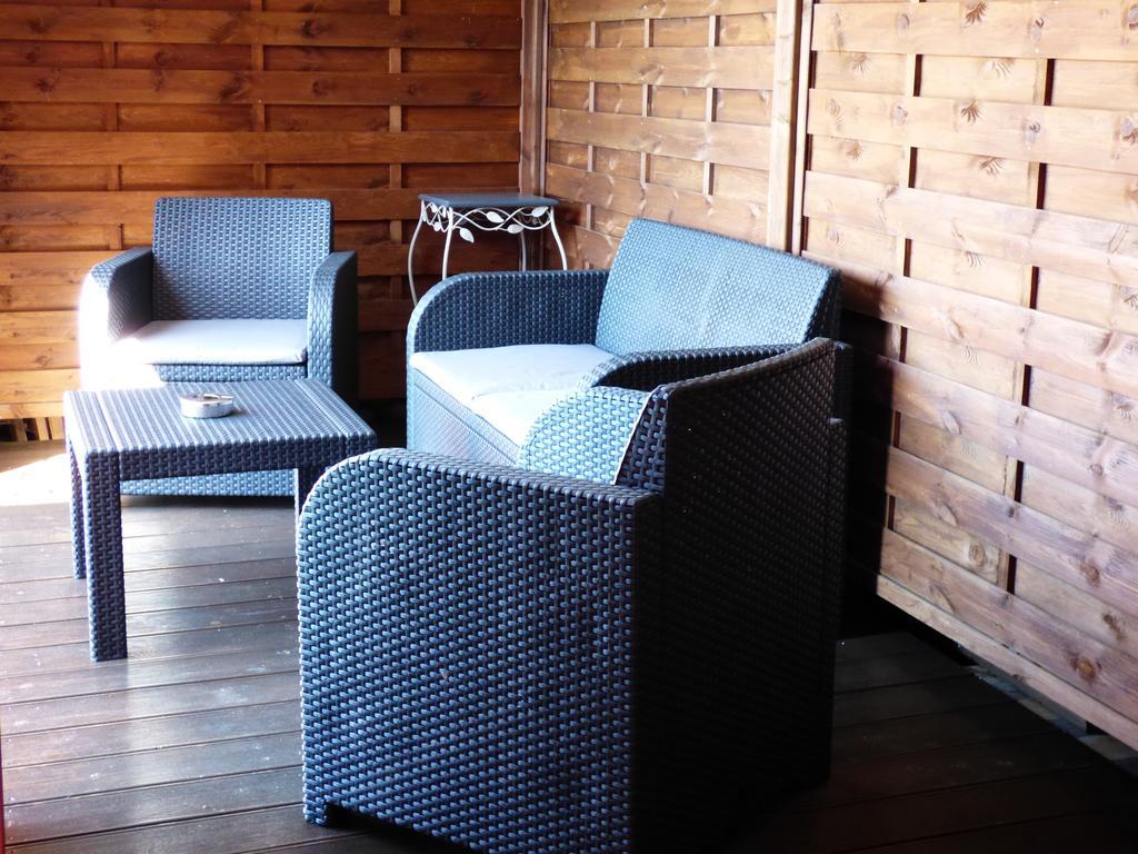 La Colline Aux Yeux Doubs Bed & Breakfast โบม-เลส์-ดามส์ ภายนอก รูปภาพ