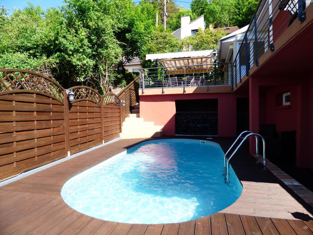 La Colline Aux Yeux Doubs Bed & Breakfast โบม-เลส์-ดามส์ ภายนอก รูปภาพ