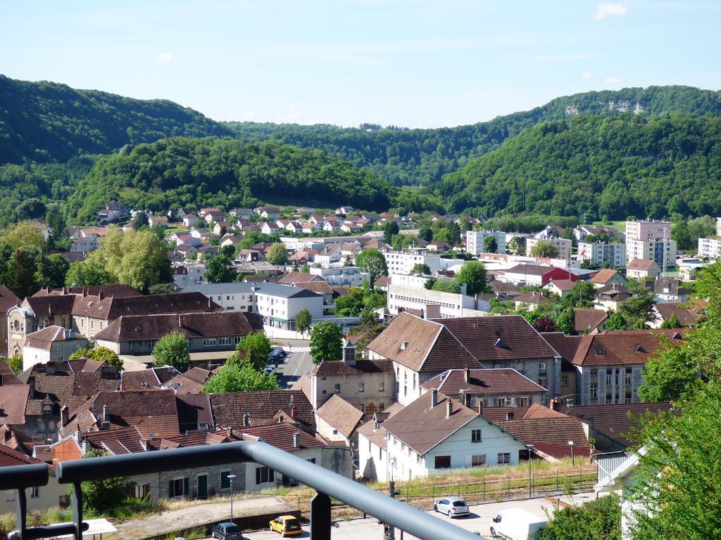 La Colline Aux Yeux Doubs Bed & Breakfast โบม-เลส์-ดามส์ ภายนอก รูปภาพ