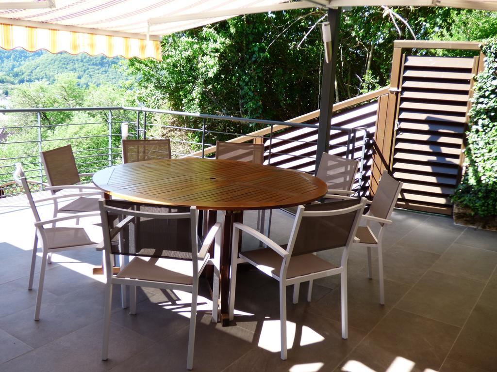 La Colline Aux Yeux Doubs Bed & Breakfast โบม-เลส์-ดามส์ ภายนอก รูปภาพ