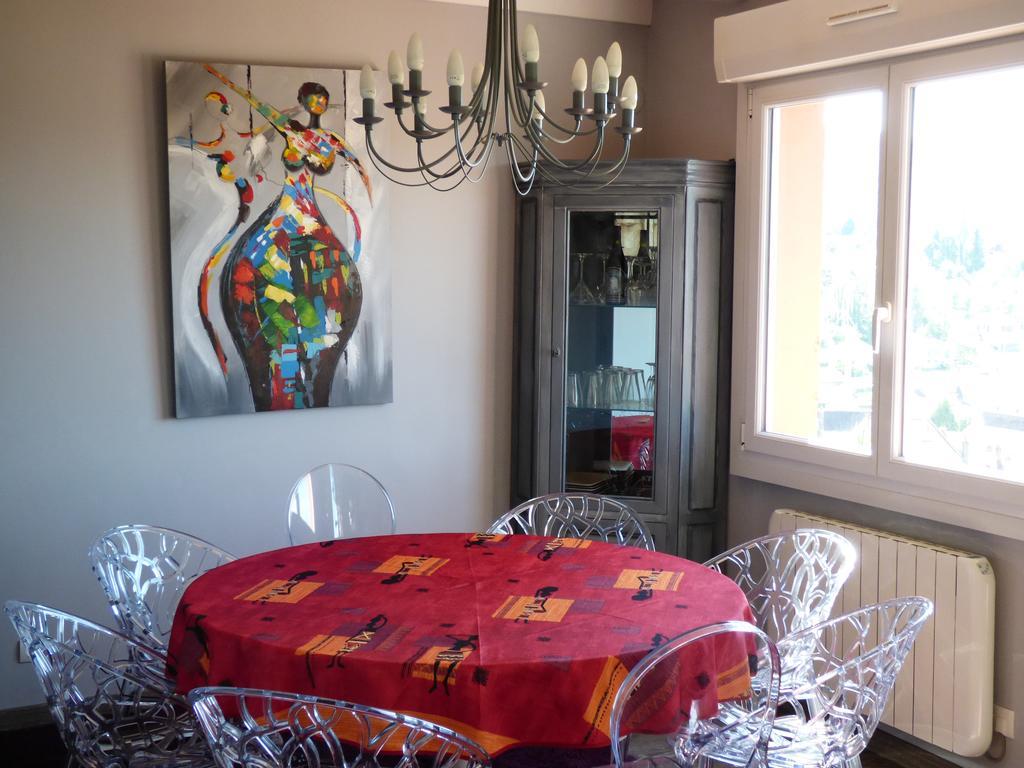 La Colline Aux Yeux Doubs Bed & Breakfast โบม-เลส์-ดามส์ ภายนอก รูปภาพ
