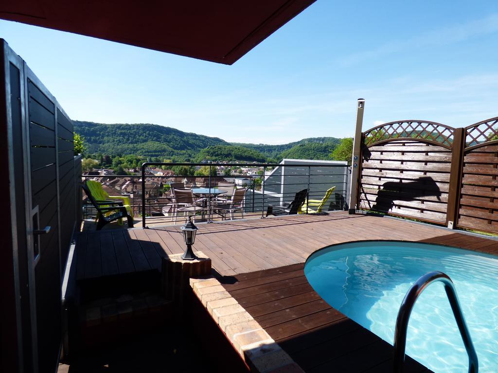 La Colline Aux Yeux Doubs Bed & Breakfast โบม-เลส์-ดามส์ ภายนอก รูปภาพ