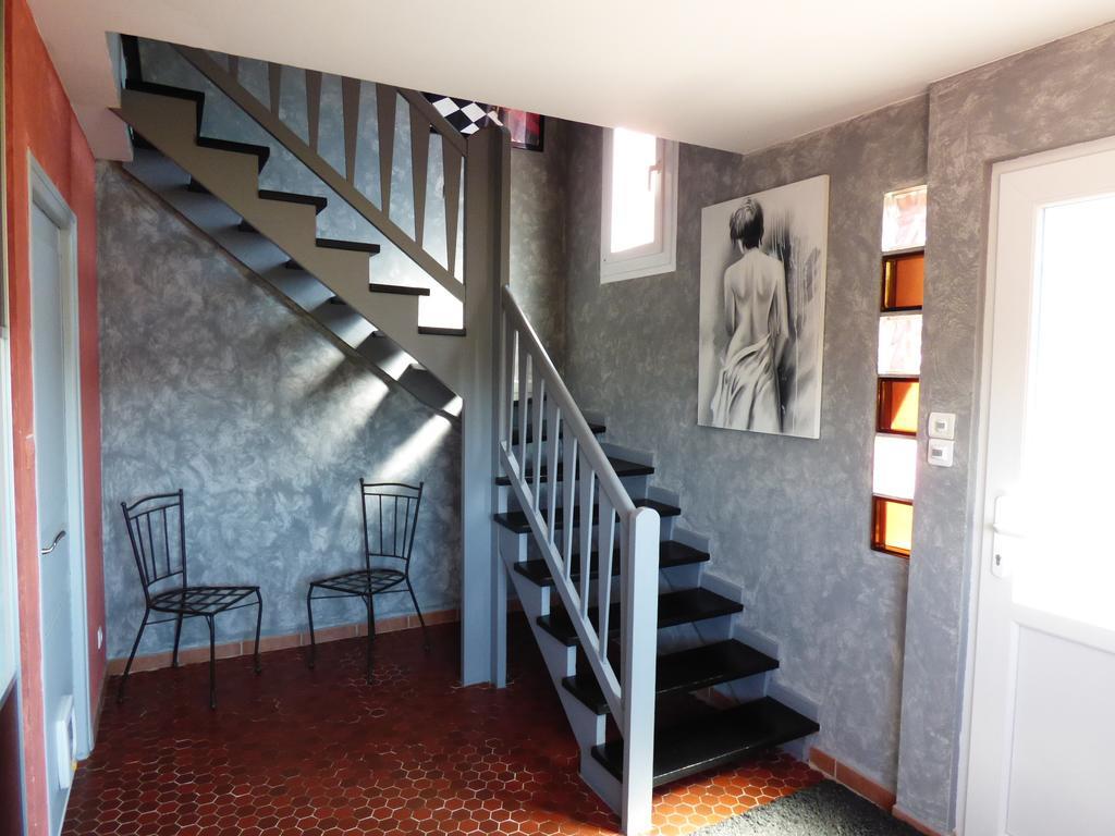 La Colline Aux Yeux Doubs Bed & Breakfast โบม-เลส์-ดามส์ ภายนอก รูปภาพ