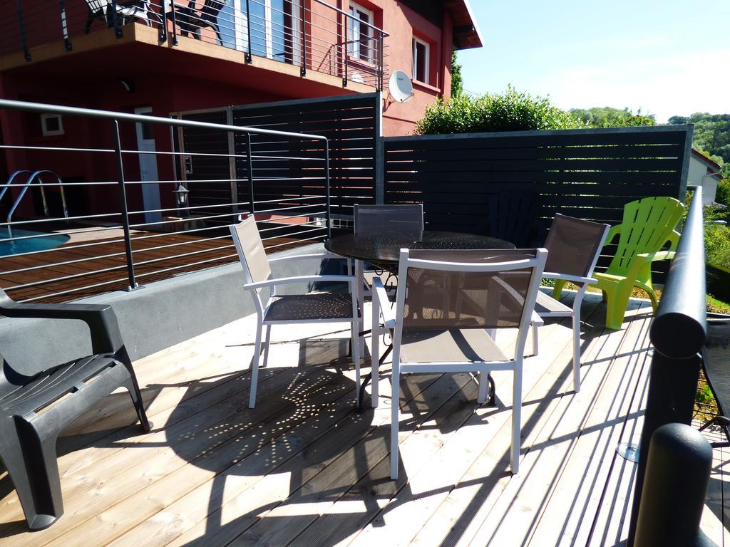 La Colline Aux Yeux Doubs Bed & Breakfast โบม-เลส์-ดามส์ ภายนอก รูปภาพ