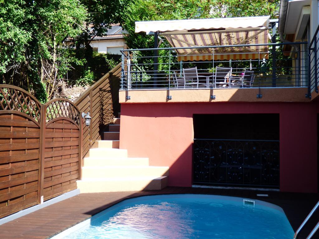 La Colline Aux Yeux Doubs Bed & Breakfast โบม-เลส์-ดามส์ ภายนอก รูปภาพ