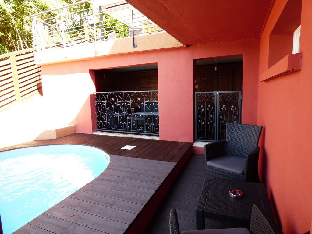 La Colline Aux Yeux Doubs Bed & Breakfast โบม-เลส์-ดามส์ ภายนอก รูปภาพ