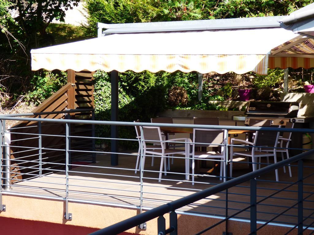 La Colline Aux Yeux Doubs Bed & Breakfast โบม-เลส์-ดามส์ ภายนอก รูปภาพ